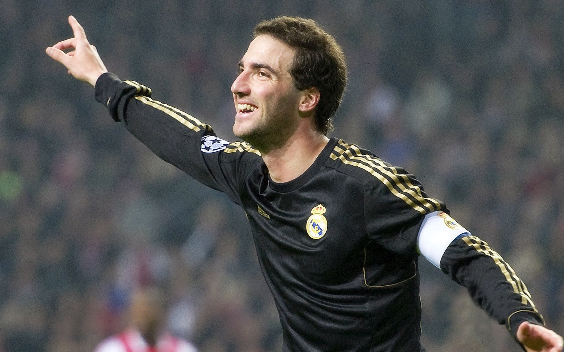 铁翼破长空，当戈贝尔在老鹰的冲击下完成涅槃