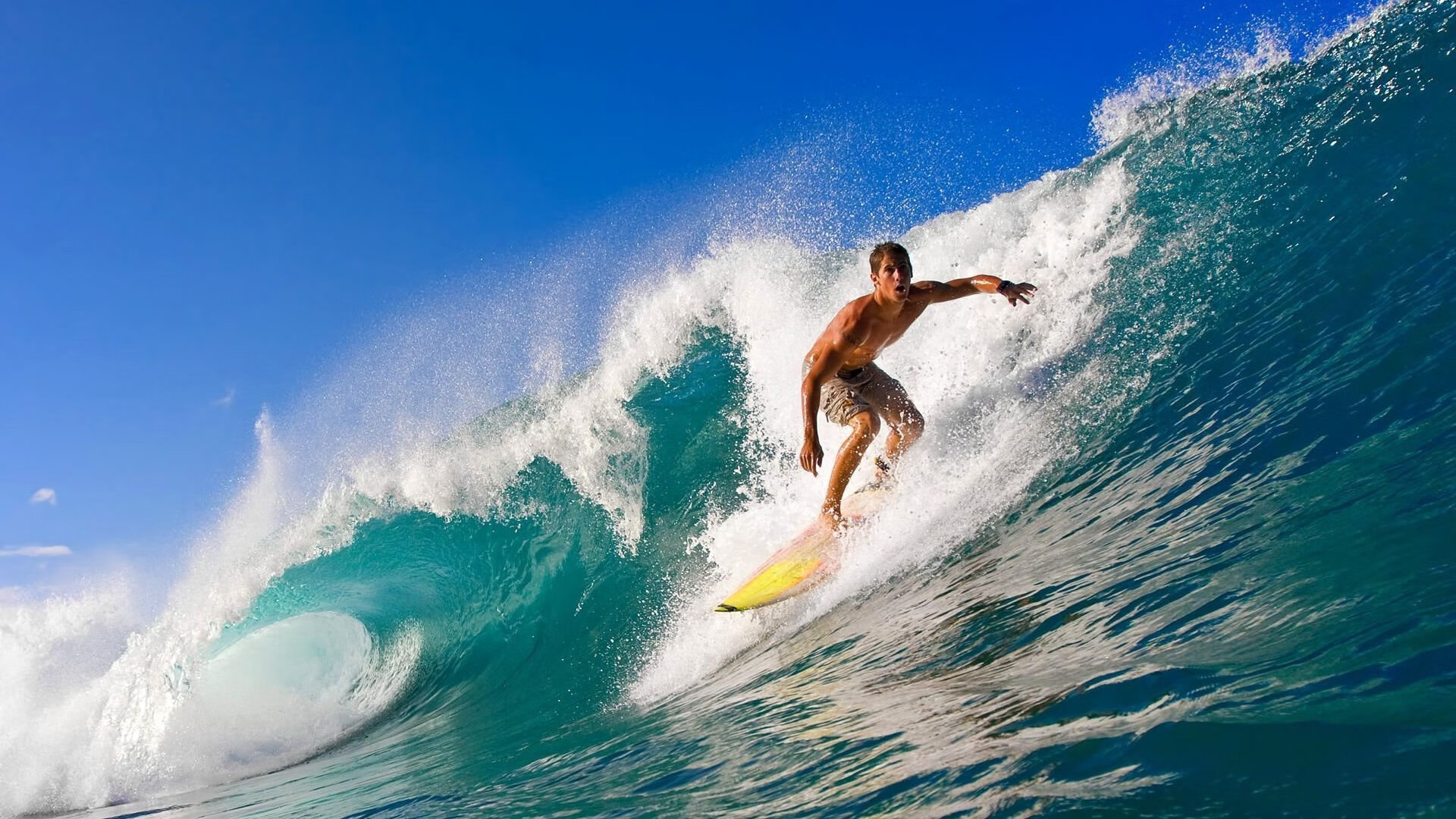 绝地反击！哈斯双车逆袭引爆阿塞拜疆，阿隆索神级超车点燃赛场